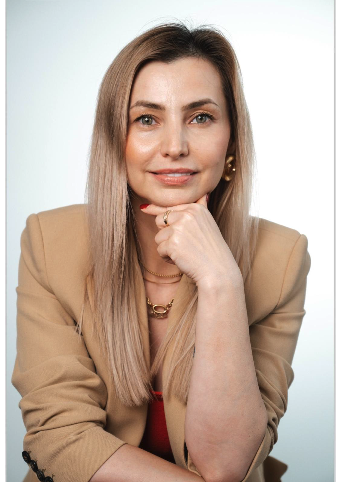 Headshot of Anca Radu